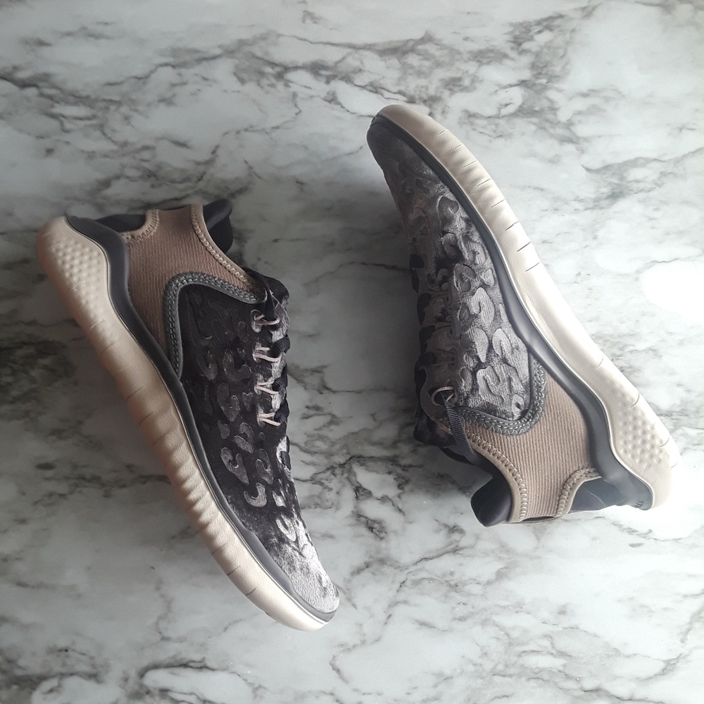 Nwt Womens Nike Free Velvet Sneakers